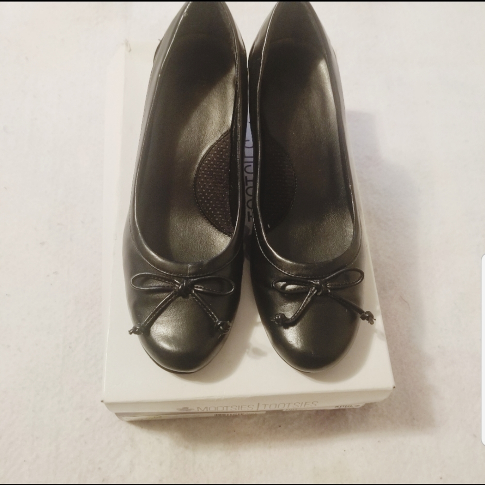 Mootsies Tootsies Size 6.5 Black Heels w Bow